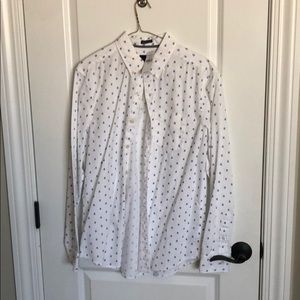Arrow pattern button down